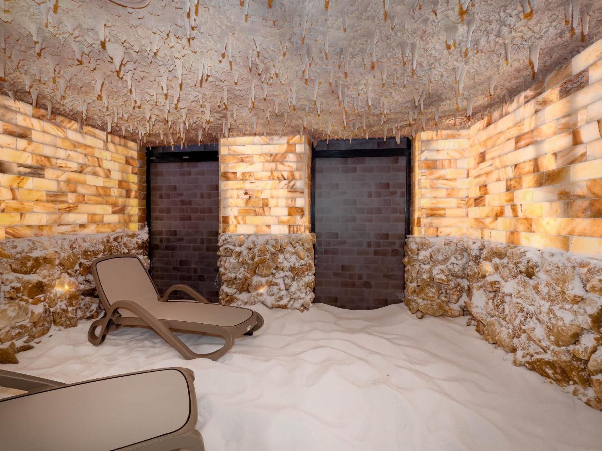 Resort Krol Plaza Spa & Wellness Ярославец Екстериор снимка