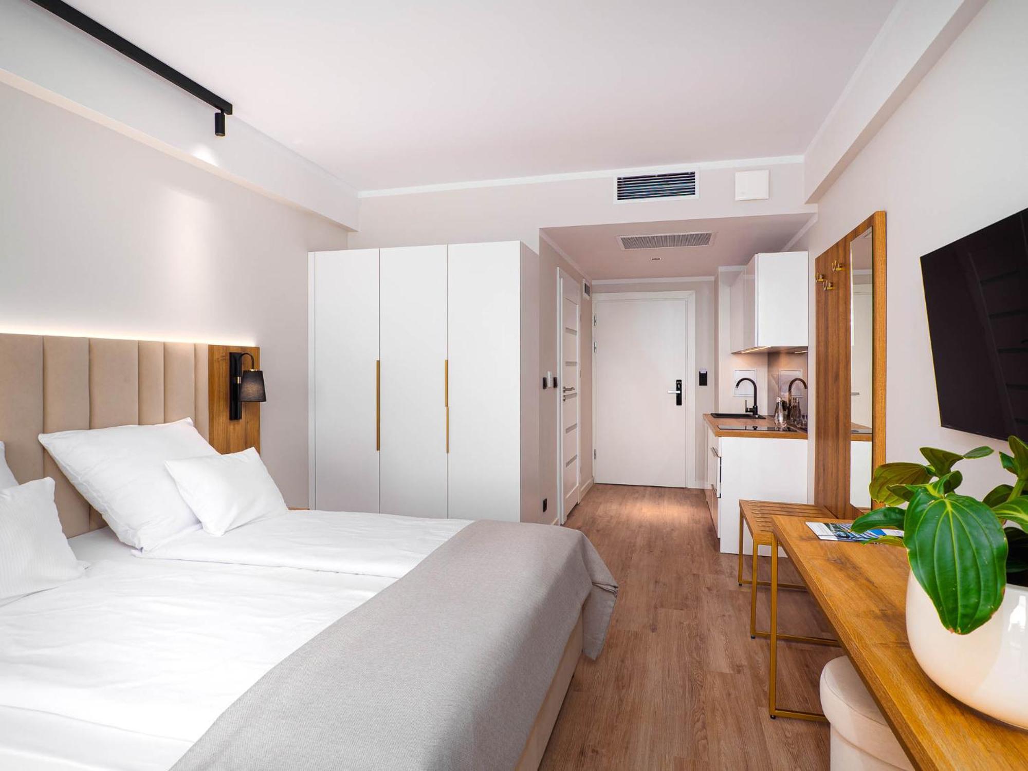 Resort Krol Plaza Spa & Wellness Ярославец Екстериор снимка